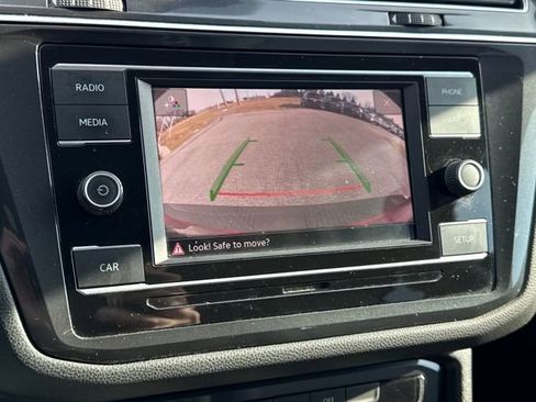 Used 2018 Volkswagen Tiguan S image 21