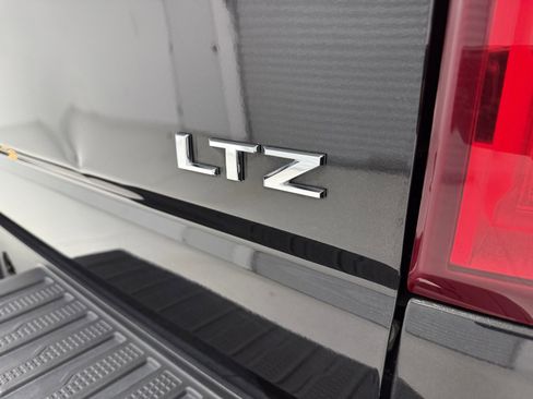 Used 2022 Chevrolet Silverado 2500 LTZ w/ LTZ Convenience Package image 8