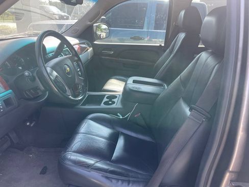 Used 2013 Chevrolet Suburban LT w/ Luxury Package RWD image 4