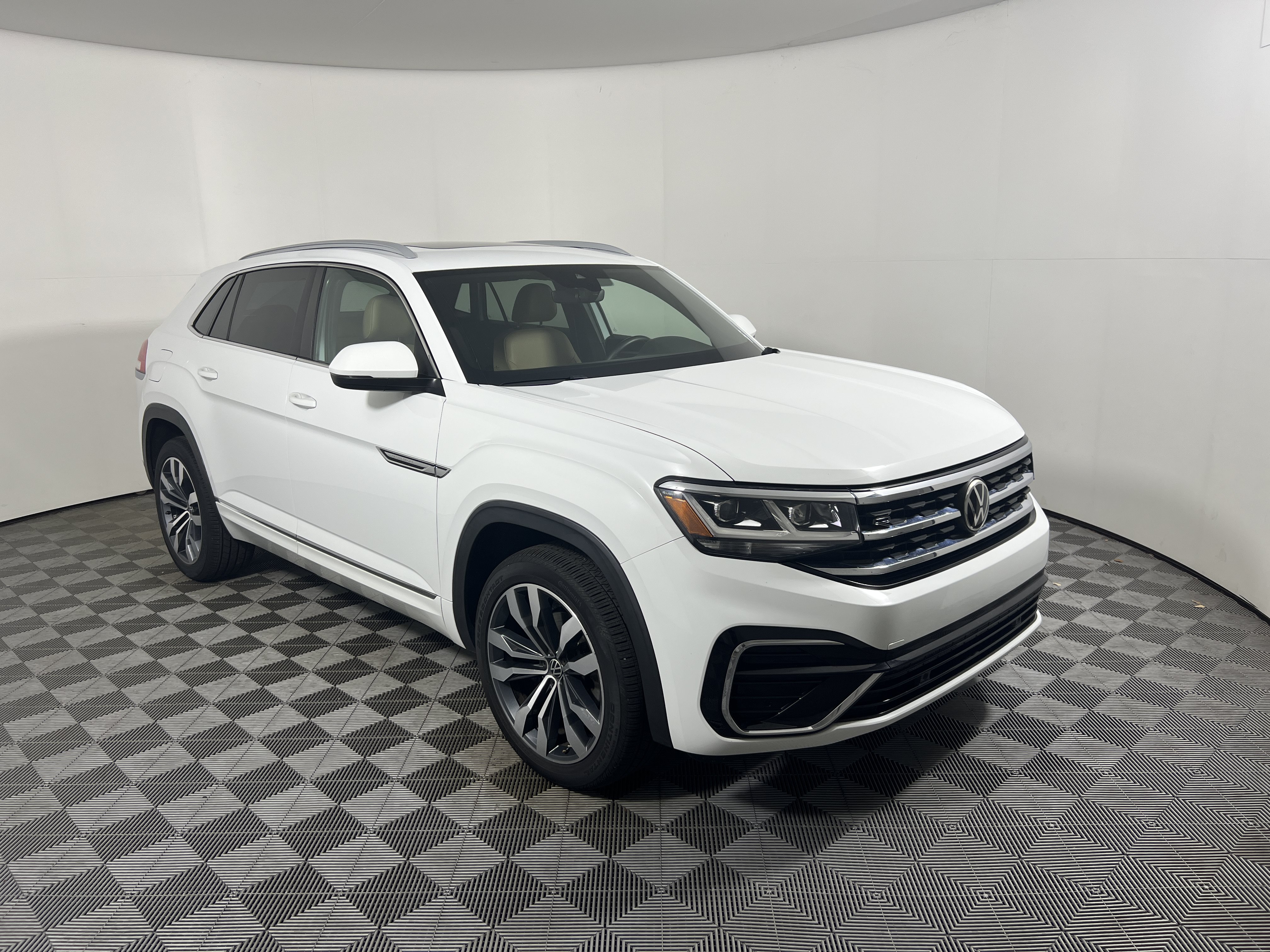Used 2020 Volkswagen Atlas Cross Sport SEL R-Line AWD/4WD image 7