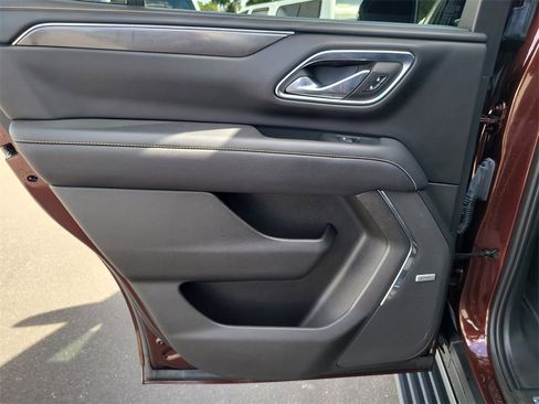 Used 2023 GMC Yukon AT4 w/ Technology Package image 10