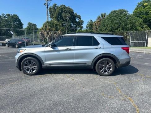 Used 2023 Ford Explorer XLT w/ Equipment Group 202A RWD image 2
