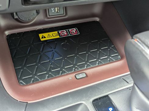 Used 2024 Toyota RAV4 Limited w/ Advanced Technology Package AWD/4WD image 20