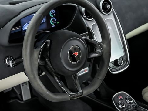 Used 2018 McLaren 570S Spider image 27