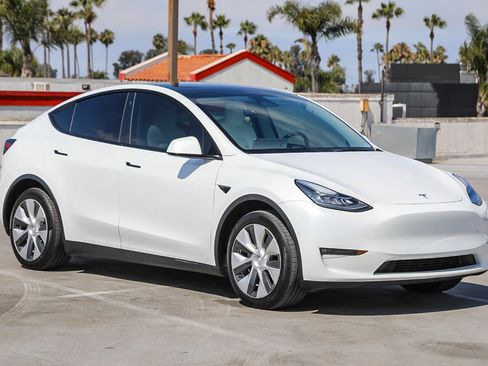 Used 2021 Tesla Model Y Long Range AWD/4WD image 3