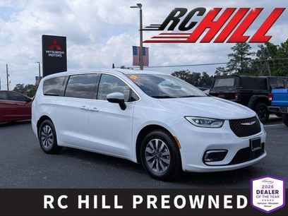 Used 2023 Chrysler Pacifica Touring-L