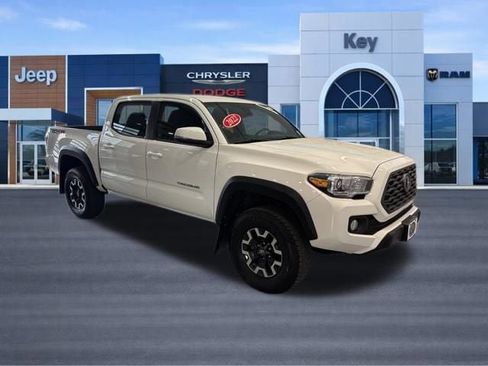Used 2022 Toyota Tacoma TRD Off-Road w/ Technology Package AWD/4WD image 10