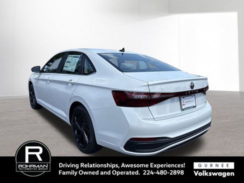 New 2025 Volkswagen Jetta SE image 7