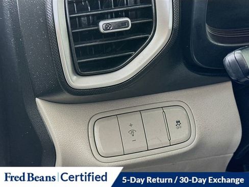 Certified 2023 Hyundai Venue SEL image 12