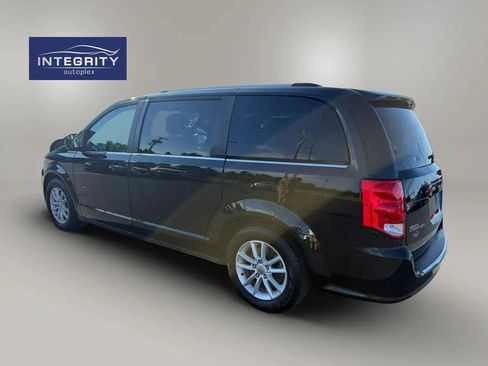Used 2019 Dodge Grand Caravan SXT FWD image 3