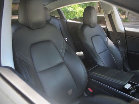 Used 2020 Tesla Model 3 Standard Range RWD image 36