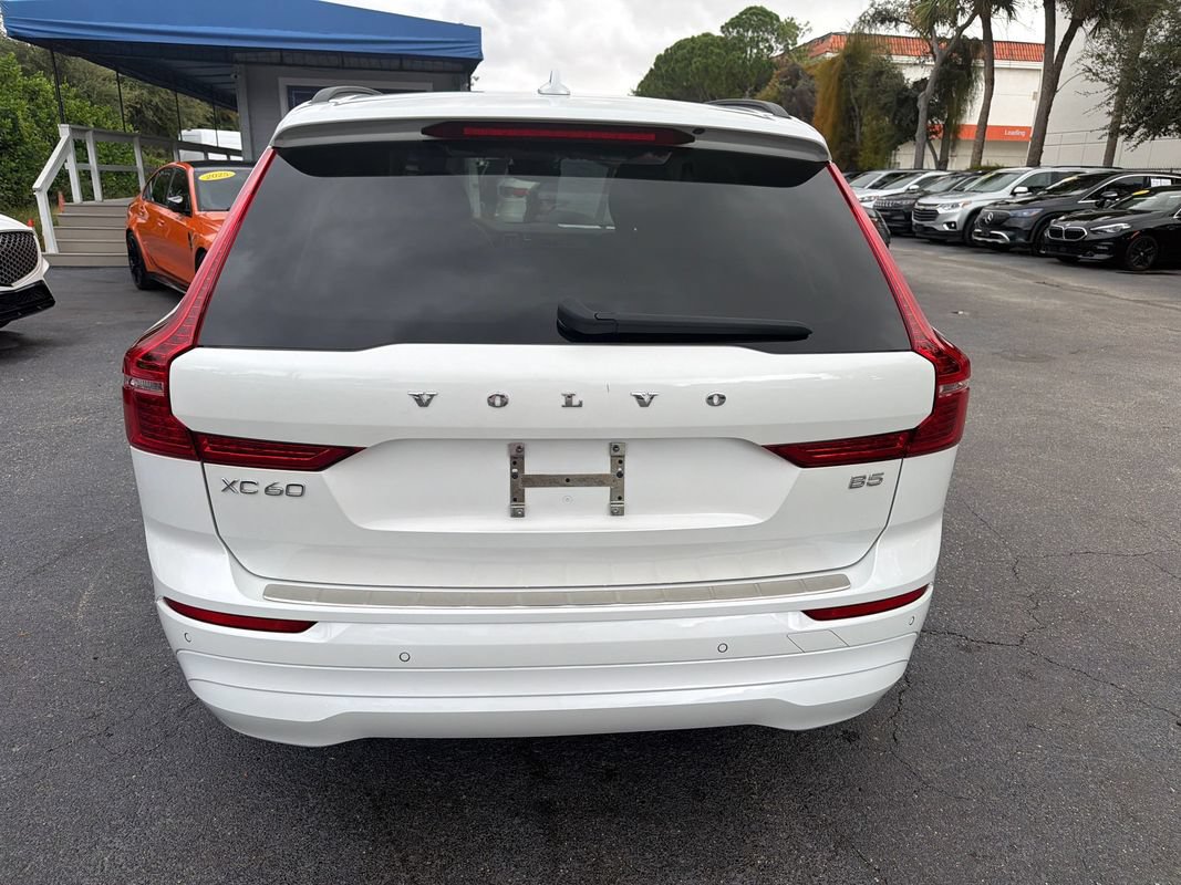 Used 2023 Volvo XC60 B5 Core w/ Climate Package FWD image 4