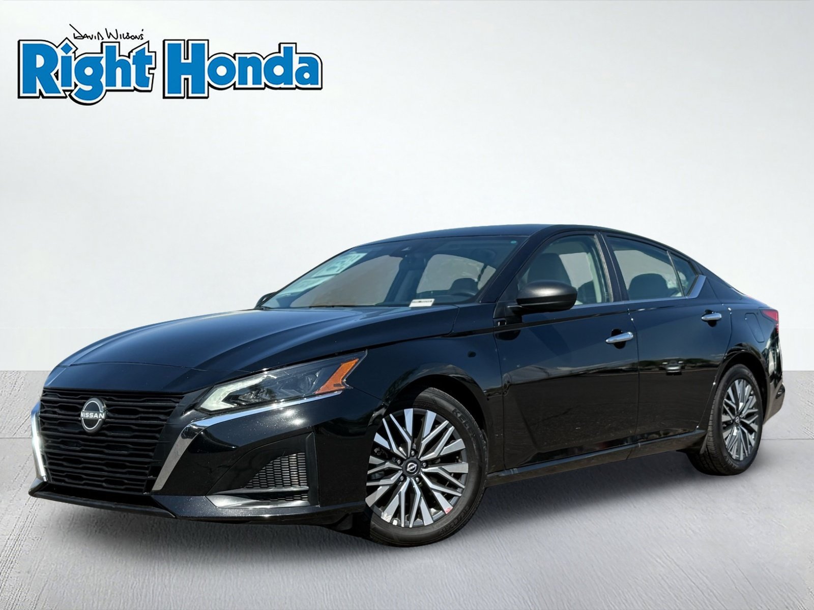 Used 2025 Nissan Altima 2.5 SV FWD image 2