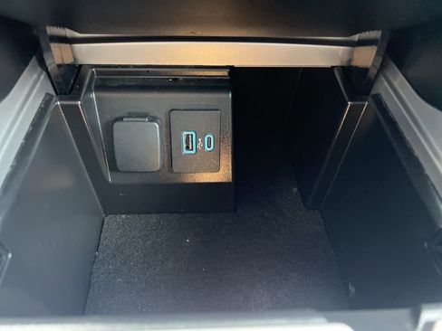 Used 2022 Ford Explorer XLT w/ Equipment Group 202A image 31