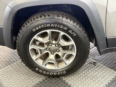 Certified 2022 Jeep Cherokee Trailhawk w/ Technology Group B image 17