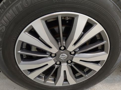 Used 2017 Nissan Pathfinder SL AWD/4WD image 31
