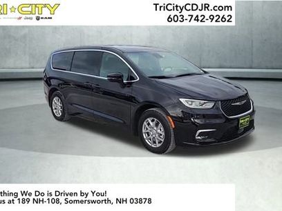 New 2026 Chrysler Pacifica Select