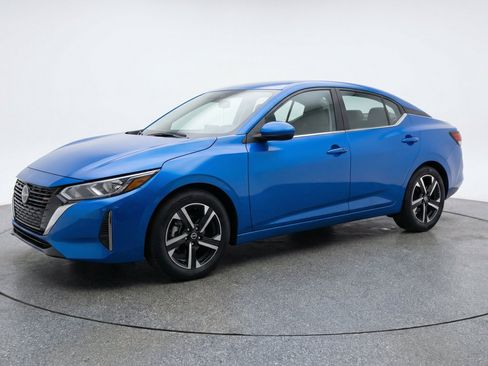 Used 2025 Nissan Sentra SV FWD image 3