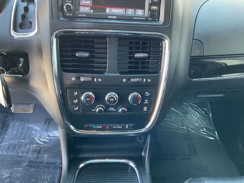 Used 2016 Dodge Grand Caravan SXT image 26