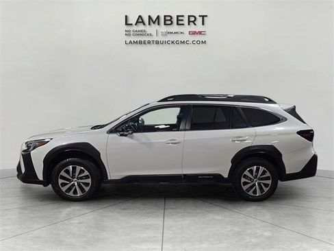 Used 2023 Subaru Outback Premium image 2