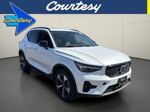Used 2026 Volvo XC40 B5 Plus AWD/4WD image 1