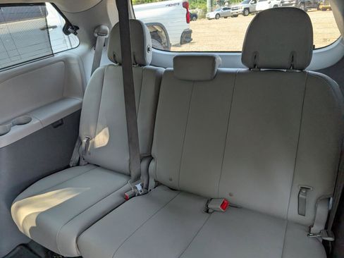 Used 2020 Toyota Sienna XLE Premium AWD/4WD image 20