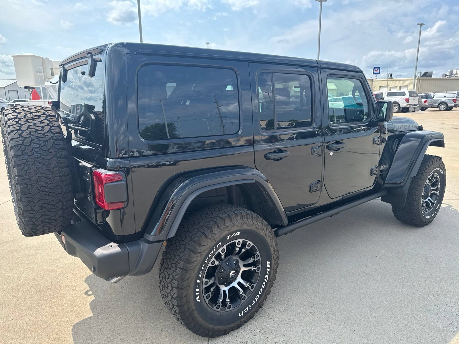 Used 2022 Jeep Wrangler Unlimited Rubicon w/ Trailer Tow Package AWD/4WD image 7