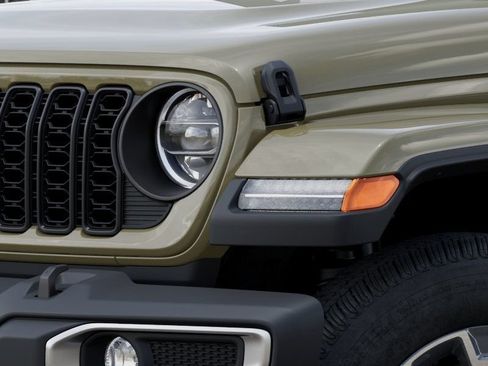 Used 2025 Jeep Gladiator Sport w/ Premium Package AWD/4WD image 10