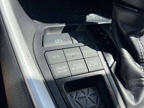Used 2025 Toyota RAV4 LE AWD/4WD image 26