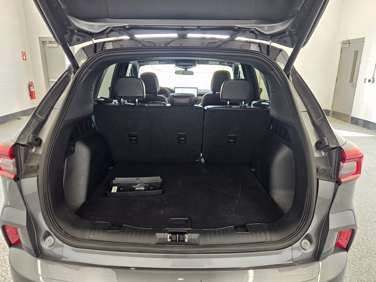 Used 2024 Ford Escape ST-Line w/ Tech Pack #1 FWD image 44