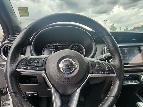 Used 2020 Nissan Kicks SR FWD image 12