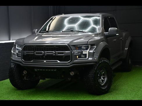 Used 2018 Ford F150 Raptor w/ Equipment Group 802A Luxury AWD/4WD image 2