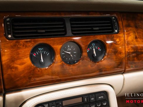 Used 2002 Jaguar XK8 Convertible RWD image 21