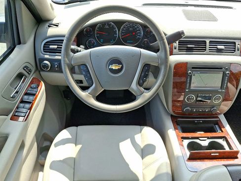 Used 2013 Chevrolet Avalanche LTZ AWD/4WD image 11