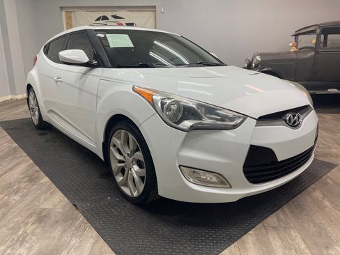 Used 2013 Hyundai Veloster w/ Style Pkg image 4