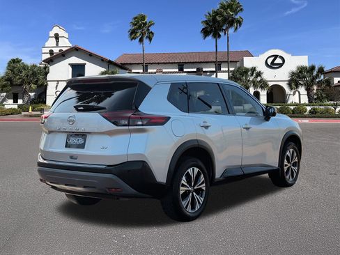Used 2021 Nissan Rogue SV FWD image 2