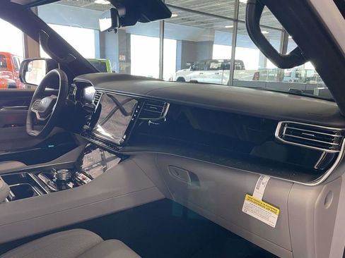 New 2026 Jeep Grand Wagoneer Summit w/ Premium Group III image 13