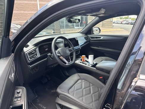 Used 2024 Volkswagen Atlas Cross Sport SE FWD image 3