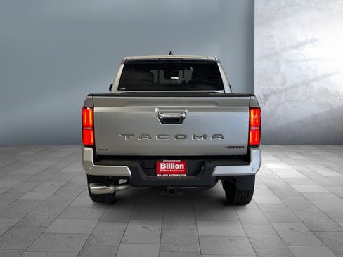 Used 2025 Toyota Tacoma Limited image 5