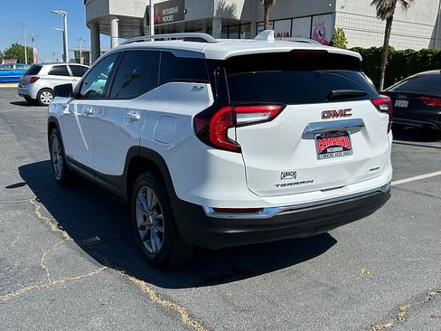 Used 2024 GMC Terrain SLT AWD/4WD image 5