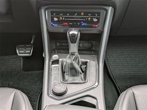 Used 2023 Volkswagen Tiguan SE R-Line image 23