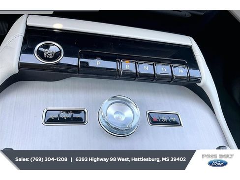 Used 2025 Lincoln Navigator L Reserve AWD/4WD image 22