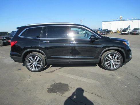 Used 2018 Honda Pilot Touring image 2