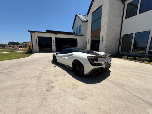 Used 2020 Ferrari F8 Tributo RWD image 5