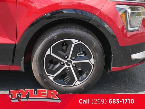 Used 2025 Kia Niro SX image 48