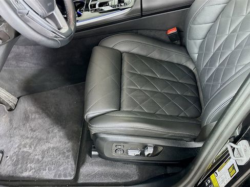 Used 2024 BMW X7 xDrive40i w/ Premium Package image 25