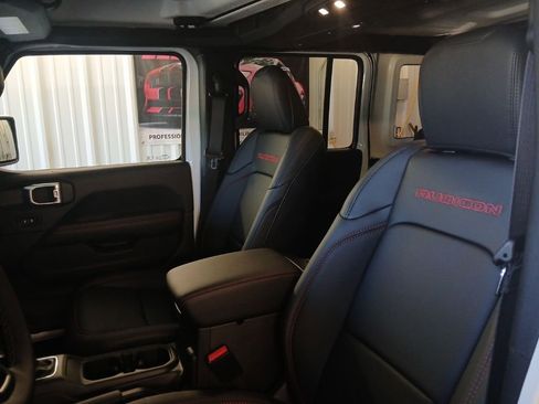 New 2026 Jeep Wrangler Unlimited Rubicon w/ Xtreme 35 Tire Package image 28