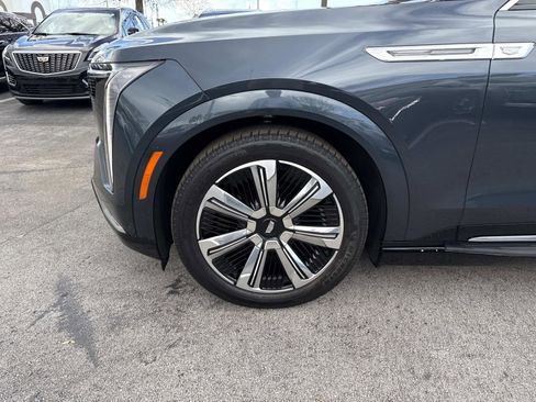 Certified 2025 Cadillac Escalade IQ Luxury 2 w/ LPO, Premium Carpet Package image 9