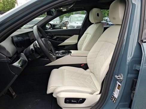 Used 2026 BMW 530i xDrive w/ M Sport Package AWD/4WD image 10