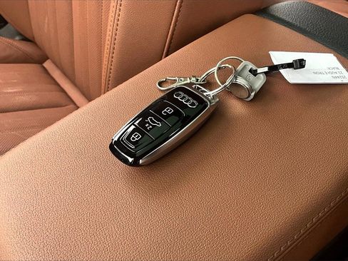 Used 2022 Audi e-tron Premium Plus w/ Premium Plus Package image 10